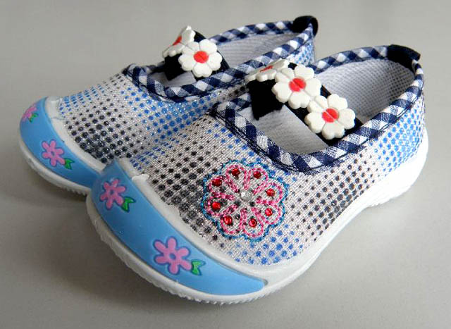 girl's shoe inspection
