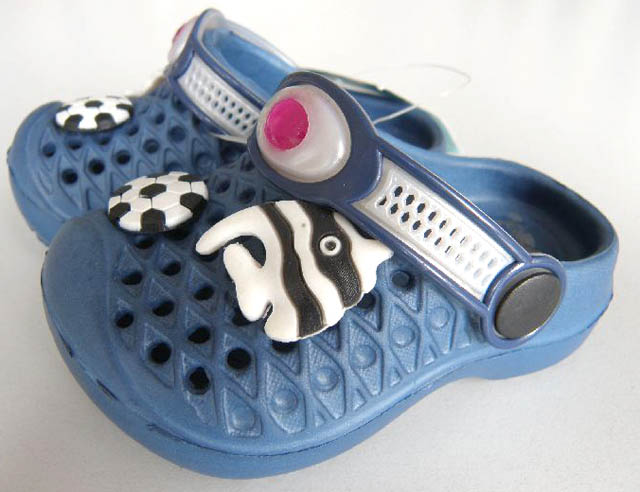Babies shoes inspection